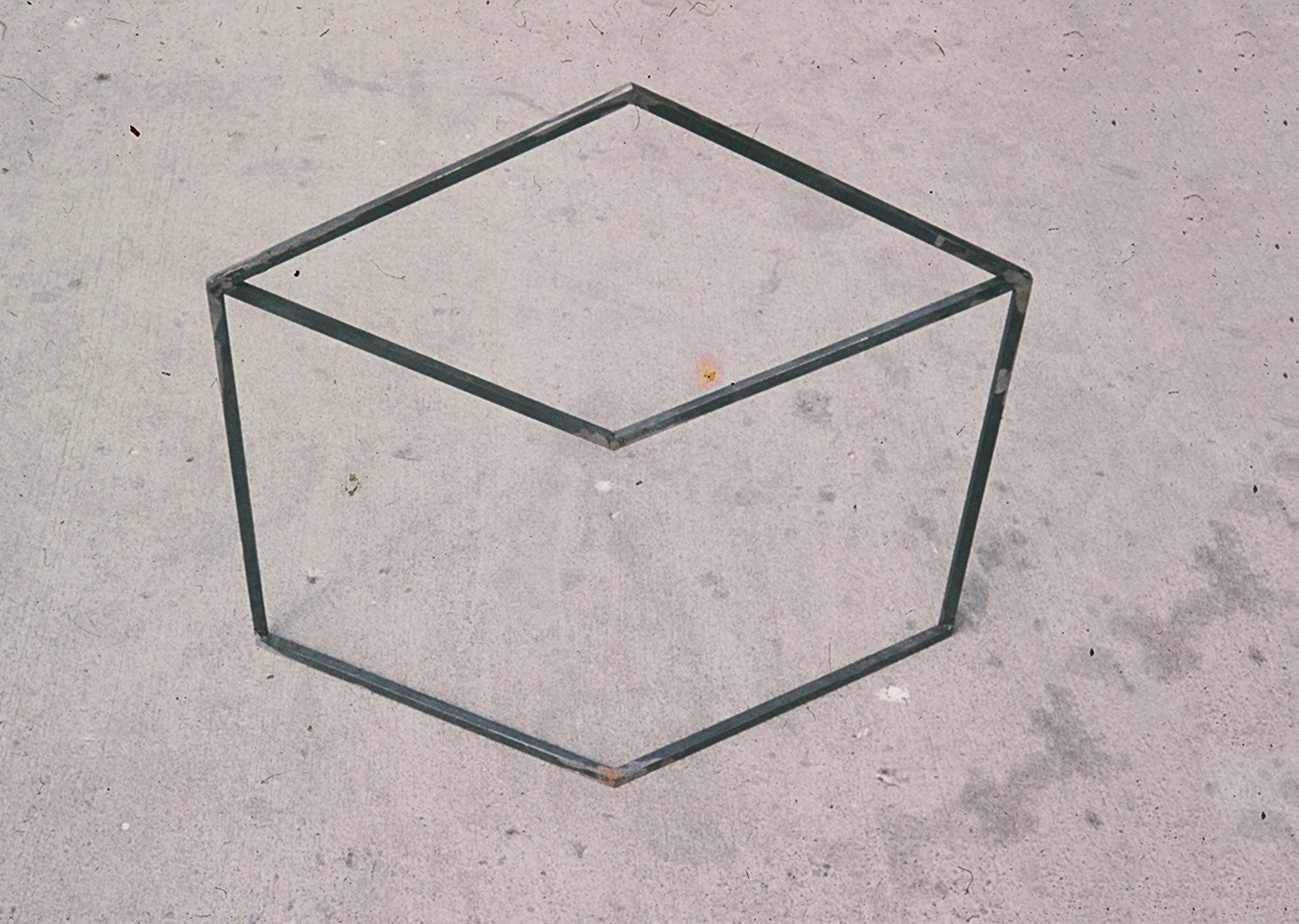 Untitled &nbsp; 1976 &nbsp; steel approx.50x50x15cm